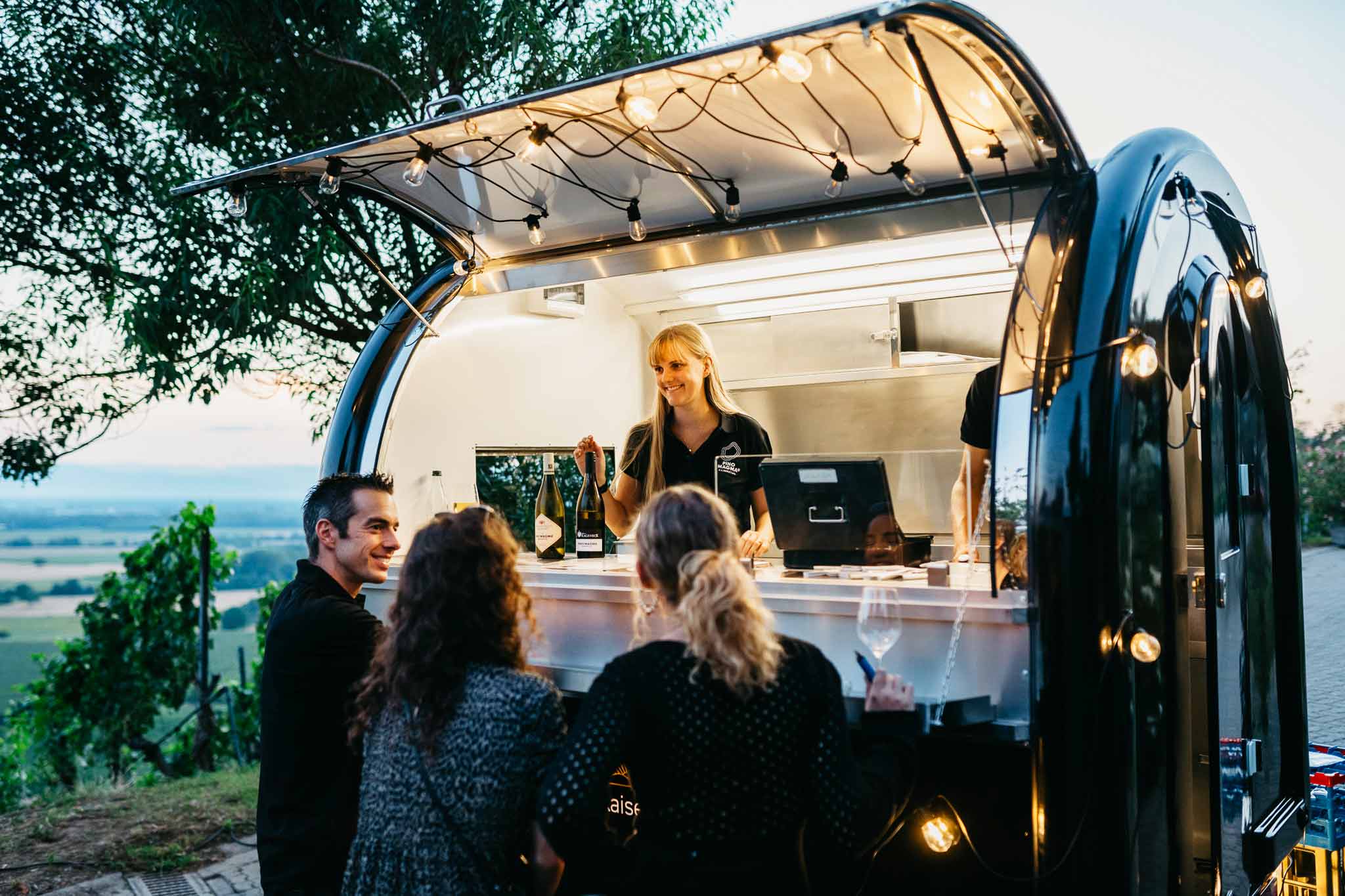 verkaufsanhaenger-mobile-cocktailbar-buddystar