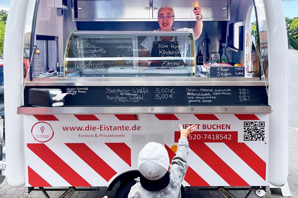buddystar-retro-verkaufsanhaenger-mobile-eisdiele