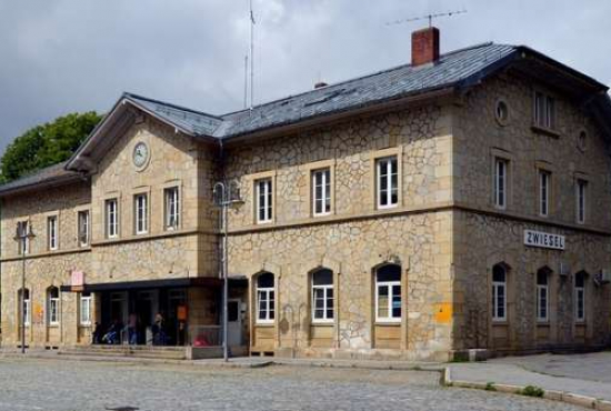 Zwiesel Bahnhofsplatz, Ladenlokal, Gastronomie mieten oder kaufen