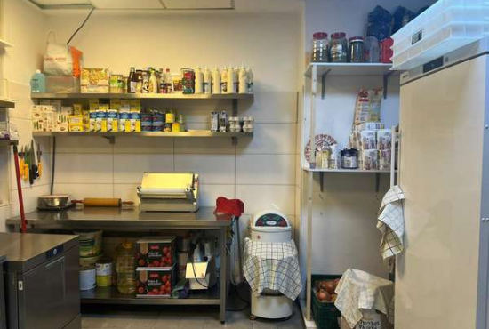 Pankow gegenüber einer Tram Station an eine Hauptstraße ., Ladenlokal, Gastronomie mieten oder kaufen