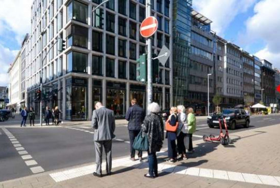 Düsseldorf Kasernenstraße/Benrather Straße, Ladenlokal, Gastronomie mieten oder kaufen