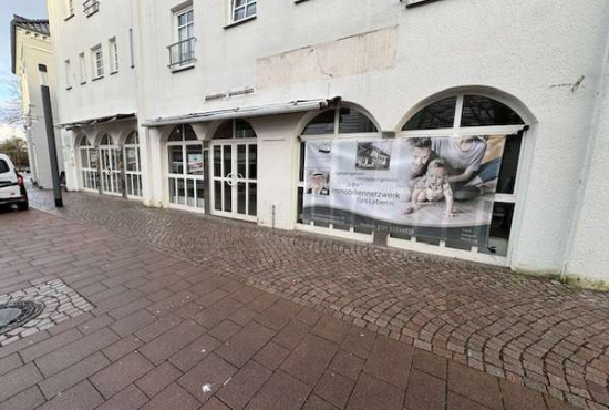 Varel Schlossstraße, Ladenlokal, Gastronomie mieten oder kaufen